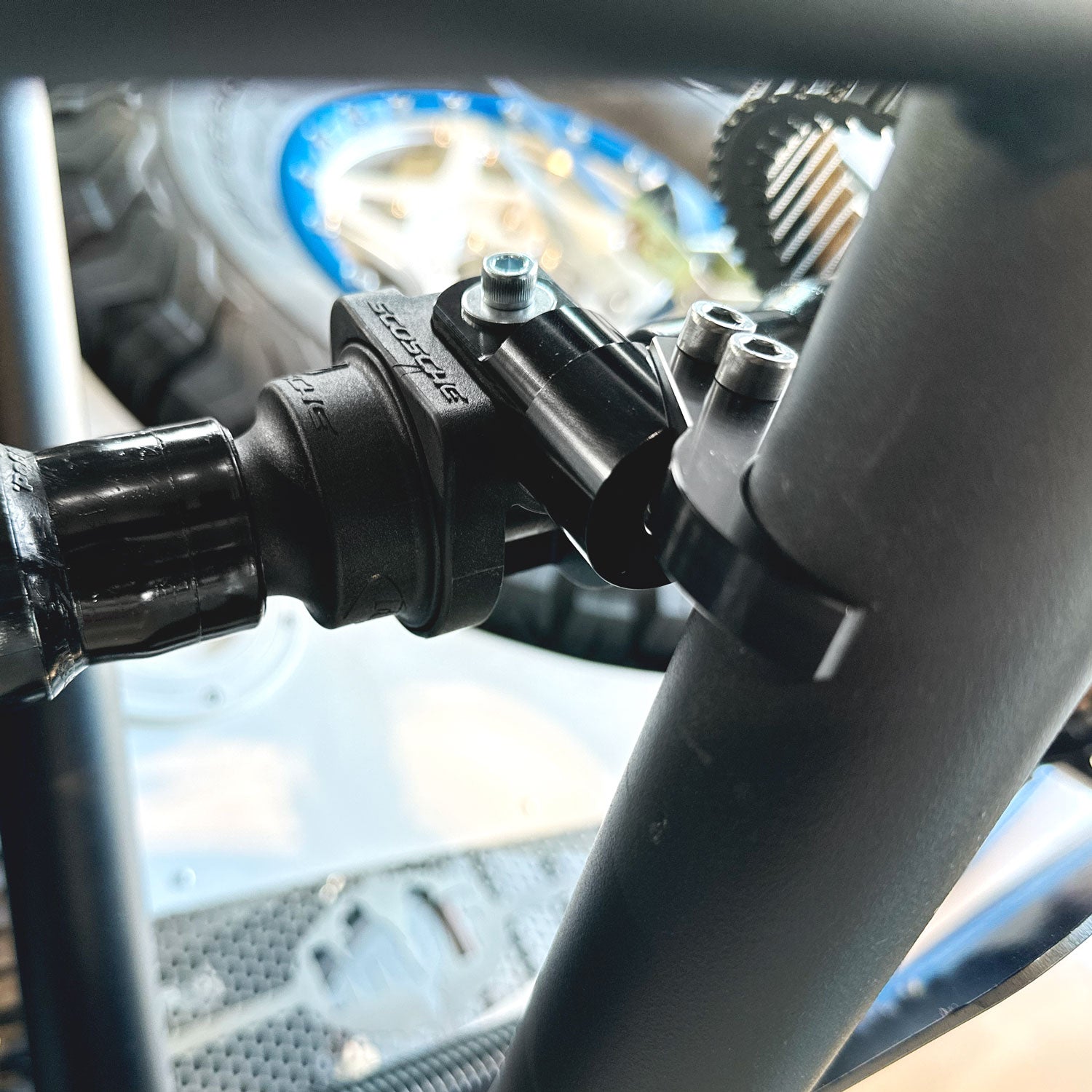 MAC-XC Magnetic Quick-Release for Helmet Air Pumper - with 1.5  Bar Mount